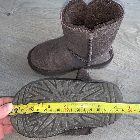 UGG Brown Boots Size 8 Kids - Picture 12 of 12